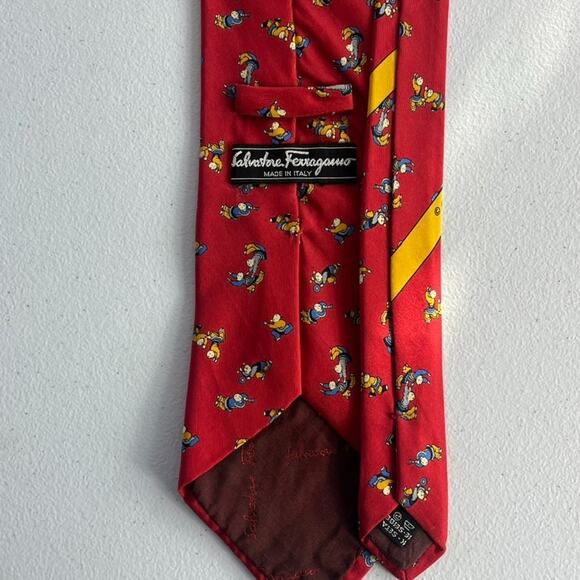 Salvatore Ferragamo Red Silk Necktie 58" Red Art Motif Made In Italy - Picture 5 of 9